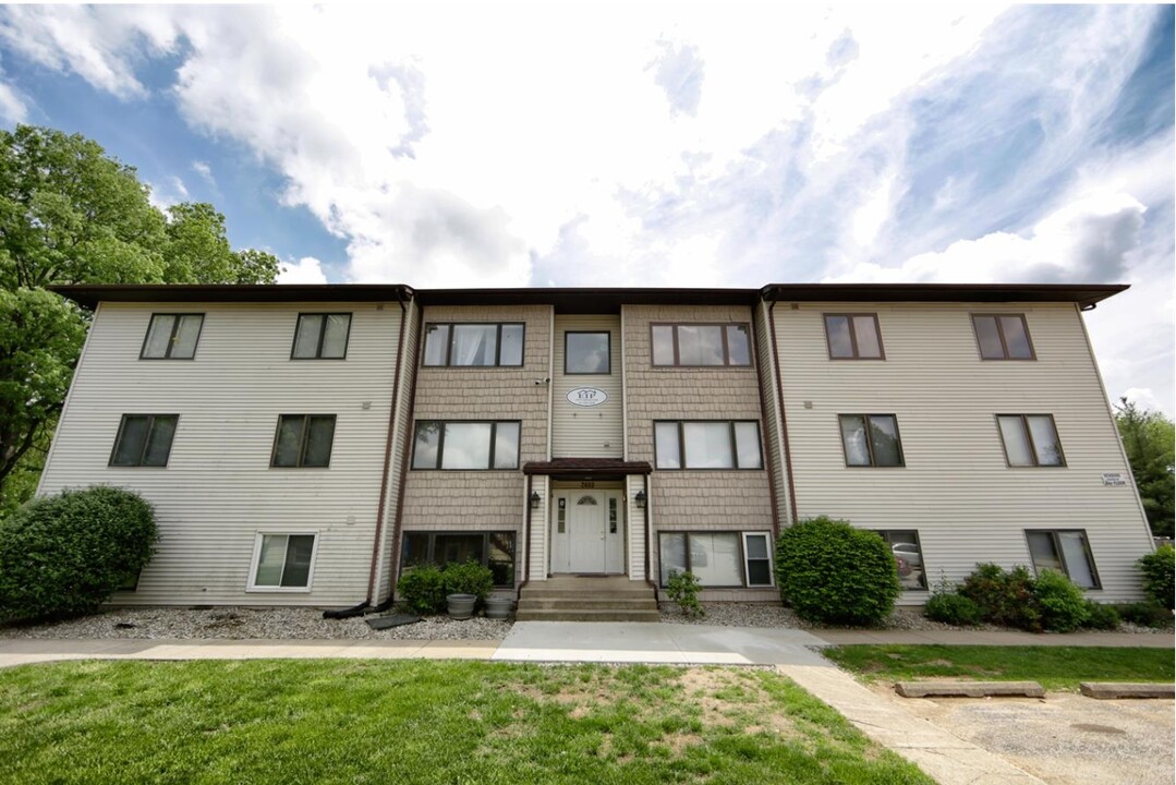 Orchard Park in Charleston, IL - Foto de edificio