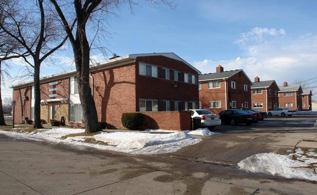 Dale Manor in Eastpointe, MI - Foto de edificio - Building Photo