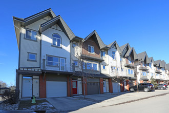 1902 Wentworth Vill SW in Calgary, AB - Building Photo - Building Photo