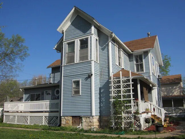 1333 Connecticut St, Unit 2 in Lawrence, KS - Building Photo - Building Photo