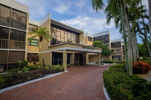 16100 Golf Club Rd in Weston, FL - Building Photo