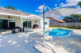 7200 SW 20th St in Plantation, FL - Building Photo