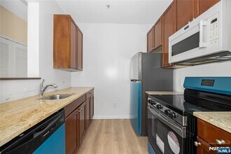 1109 Tenakill Park W in Cresskill, NJ - Building Photo - Building Photo