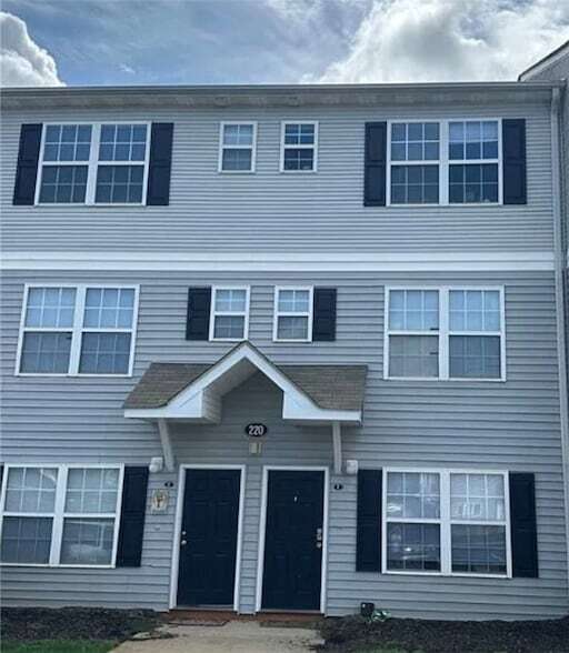 220 Campus Dr in Central, SC - Building Photo