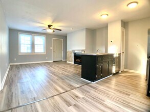 211 Lexington Dr in Clarksville, TN - Building Photo - Building Photo