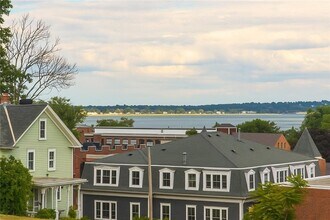 31 Peirce St in East Greenwich, RI - Building Photo - Building Photo