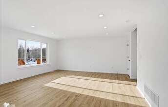 336 Ashbrook Dr in Wasilla, AK - Foto de edificio - Building Photo