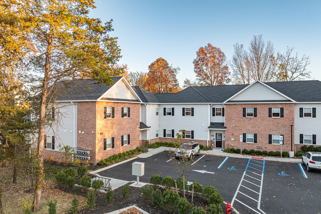 Fox & Foxx Meadows in Edison, NJ - Building Photo