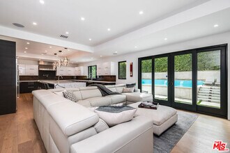 13378 Contour Dr in Los Angeles, CA - Building Photo - Building Photo