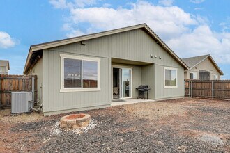 12281 Pegasus Rd in Flagstaff, AZ - Foto de edificio - Building Photo