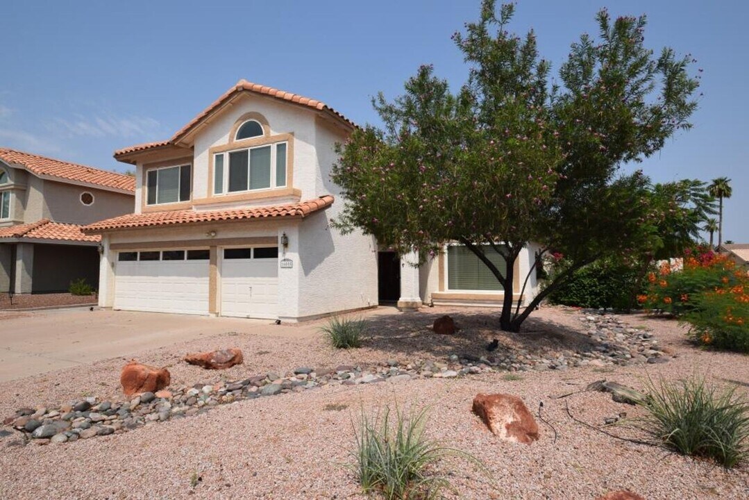 16005 S 42nd St in Phoenix, AZ - Building Photo