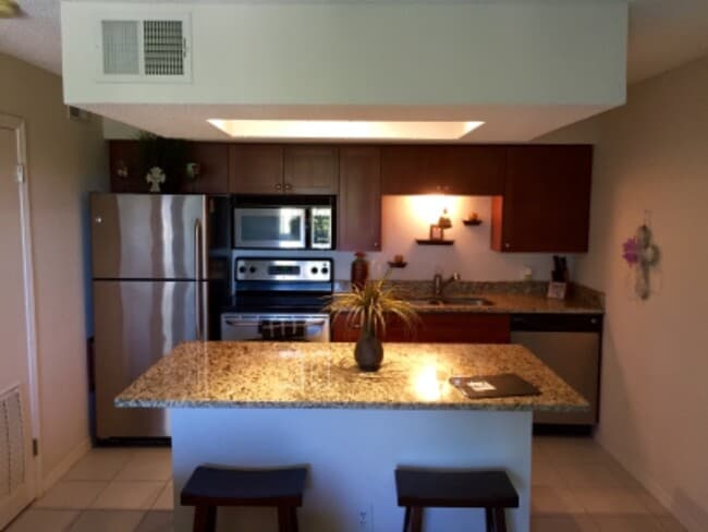 10200 Gandy Blvd N in St. Petersburg, FL - Building Photo - Building Photo