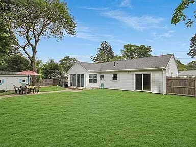 6 Dwight Ave in Natick, MA - Building Photo - Building Photo