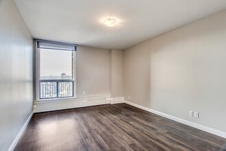 Hull Estates in Calgary, AB - Building Photo - Building Photo