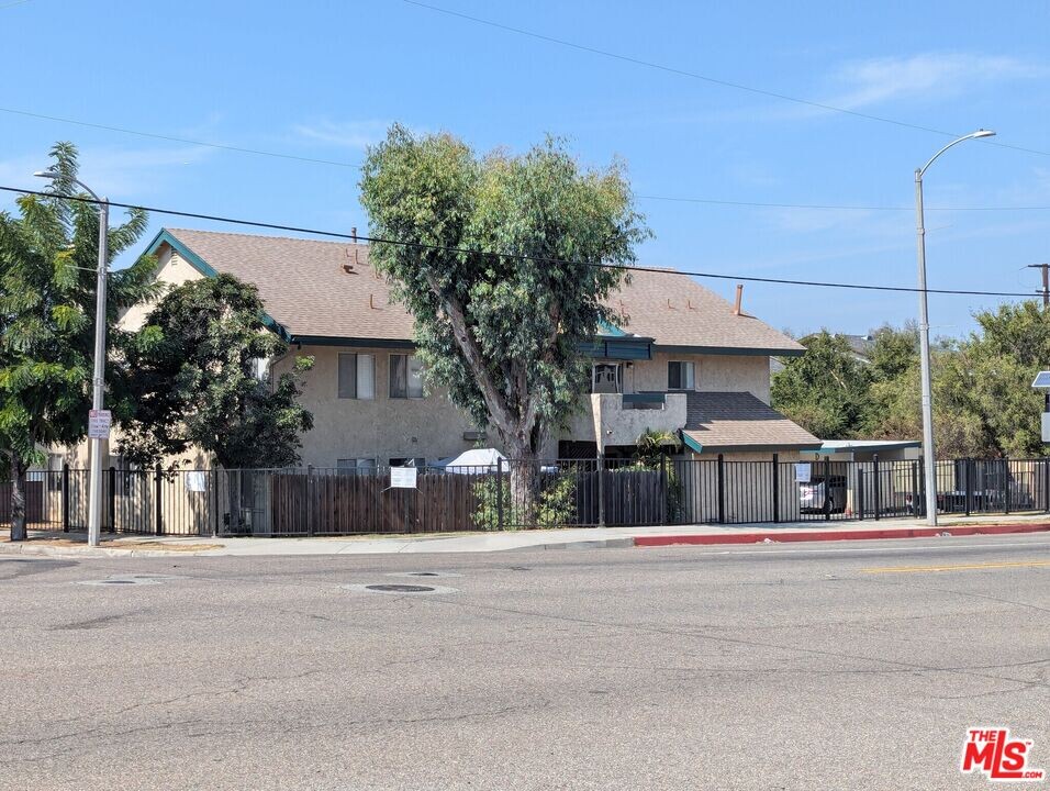 101 W Olive Ave in La Habra, CA - Building Photo