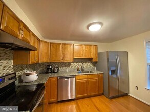 10523 Polk Square Ct in Gaithersburg, MD - Building Photo - Building Photo
