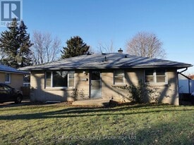 74 Aileen Dr in Woodstock, ON - Building Photo