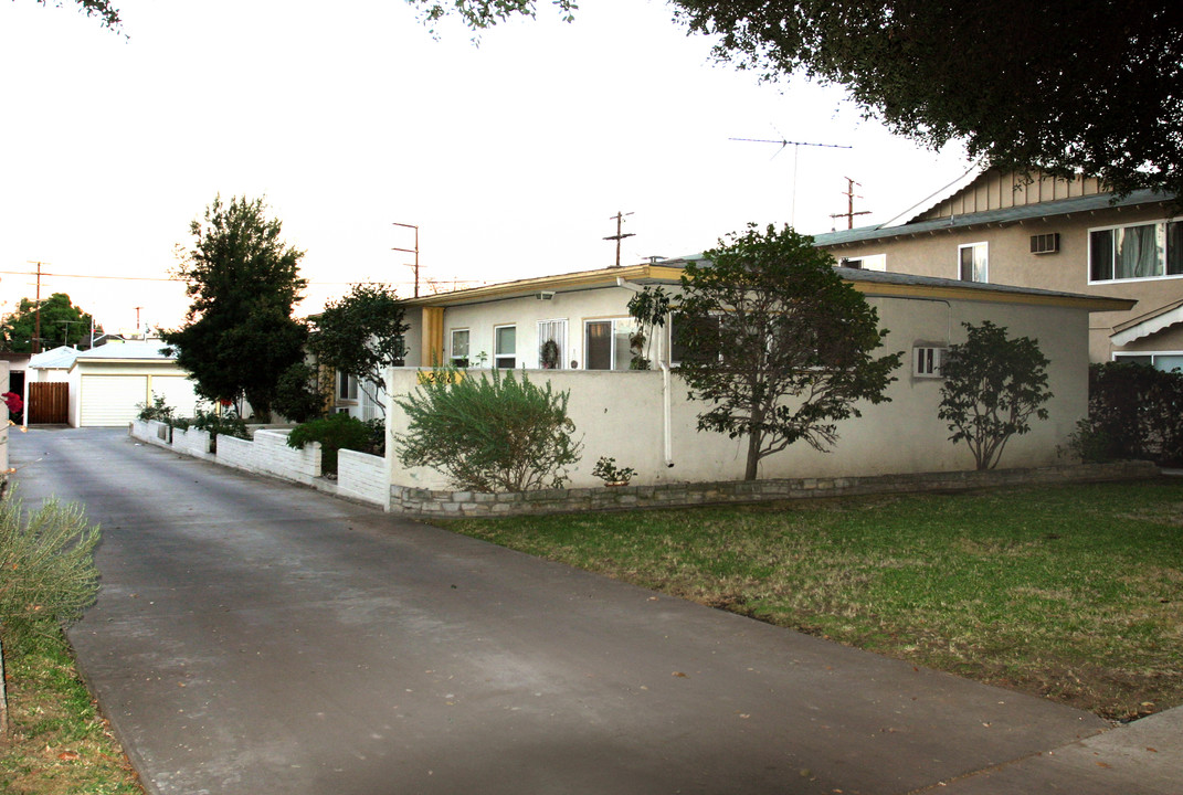 208 N Olive Ave in Alhambra, CA - Building Photo