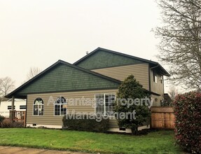 3195 SE Hathaway Dr in Corvallis, OR - Building Photo - Building Photo