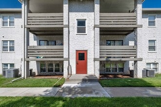 Maple Ridge Apartments in Wichita, KS - Foto de edificio - Building Photo