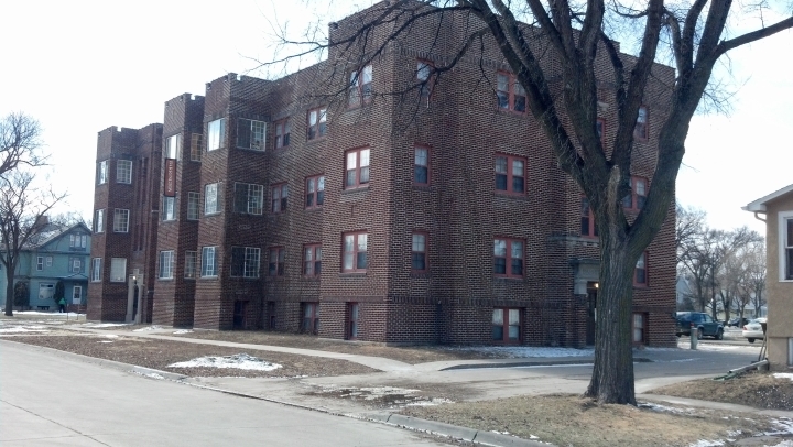 Barrington in Fargo, ND - Building Photo