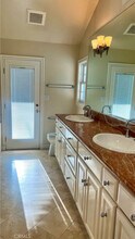 16255 Dickens St in Encino, CA - Foto de edificio - Building Photo