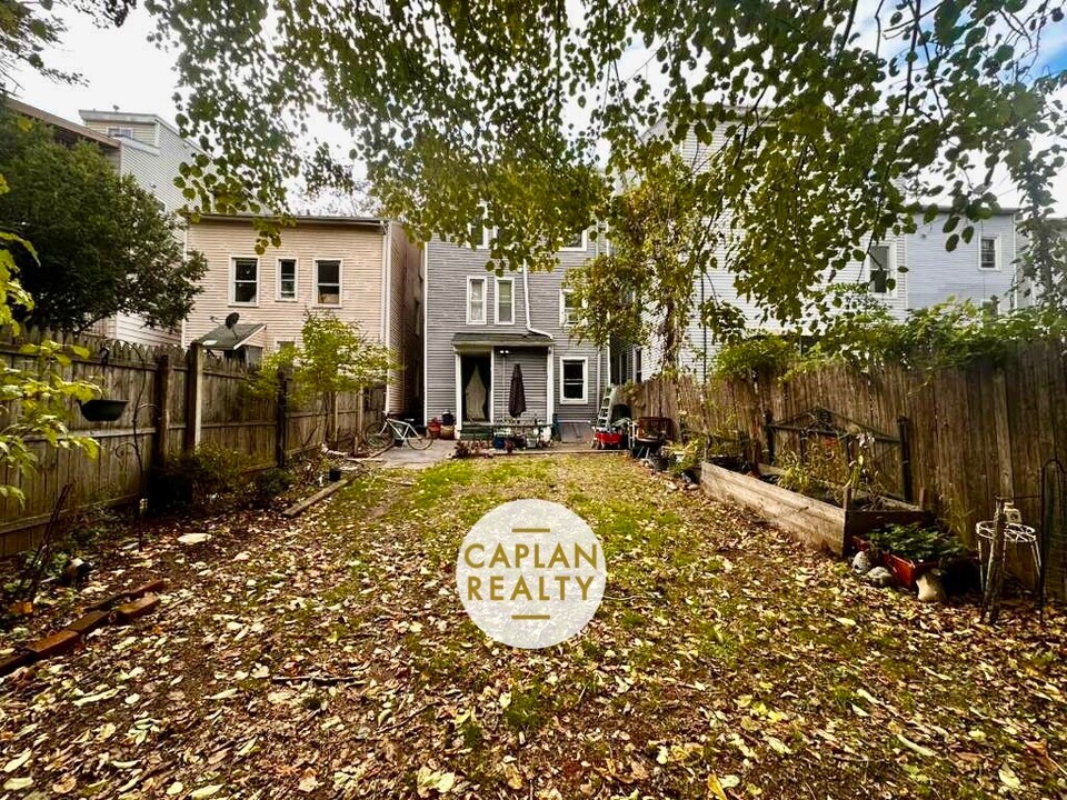 535 East St, Unit 1 in New Haven, CT - Building Photo