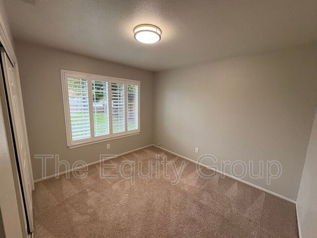 1937 Chinowth St in Visalia, CA - Building Photo - Building Photo