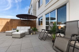 15795 Croydon Dr in Surrey, BC - Building Photo - Building Photo