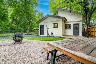 1507 Holly St in Austin, TX - Building Photo - Building Photo