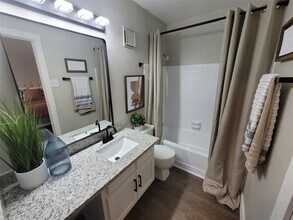 5110 Azalea Trace Dr in Houston, TX - Foto de edificio - Building Photo