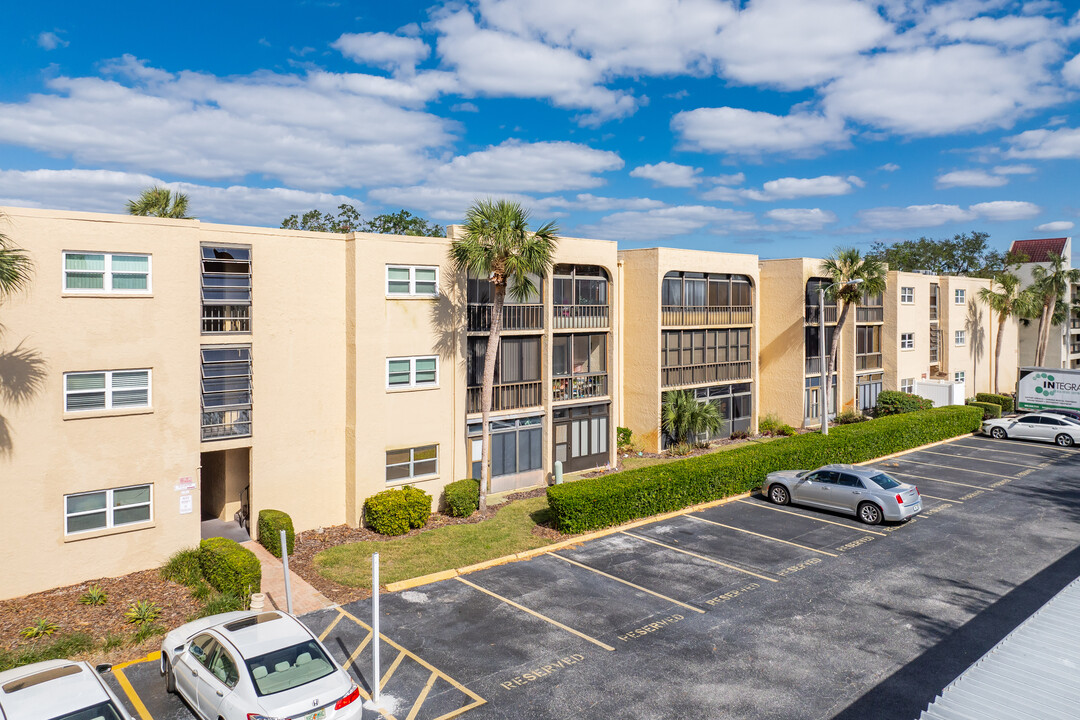 Waters Edge in Largo, FL - Building Photo