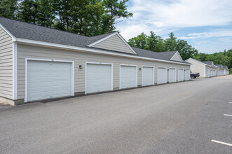 Viva Lakeshore in Bridgewater, MA - Foto de edificio - Building Photo