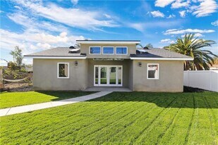 552 N Cambridge St in Orange, CA - Building Photo