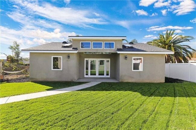 property at 552 N Cambridge St