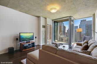 600 N Fairbanks Ct in Chicago, IL - Building Photo - Building Photo