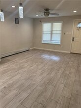 20 Hurdis St in North Providence, RI - Foto de edificio - Building Photo
