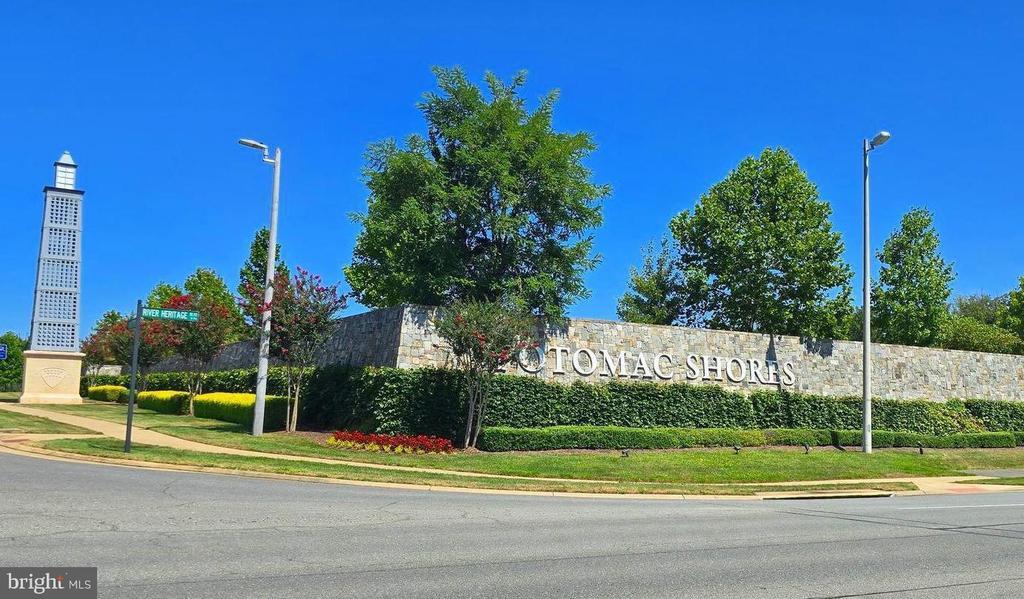 1797 River Heritage Blvd in Dumfries, VA - Building Photo