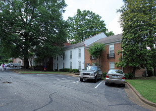 Raleigh Court Townhomes in Memphis, TN - Building Photo - Building Photo