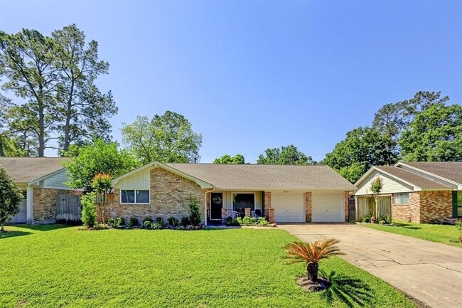 10027 Timberwood Dr in Houston, TX - Building Photo - Building Photo