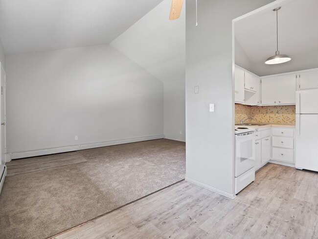 Cody Park Apartments in Willowick, OH - Foto de edificio - Building Photo