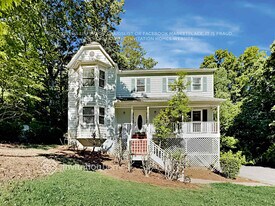 943 Rockcrest Ct in Marietta, GA - Building Photo