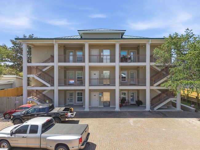 property at 724 Harbor Blvd