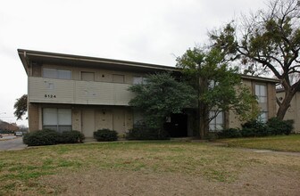 The Element at Live Oak in Dallas, TX - Building Photo - Building Photo