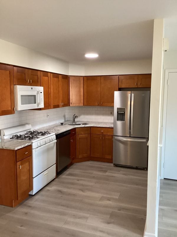 3874 Linden Ave in Philadelphia, PA - Building Photo - Building Photo