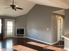 1551 Oakfield Dr in Ann Arbor, MI - Building Photo - Building Photo