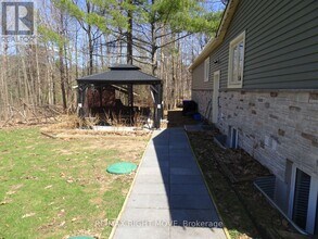 32 Mills Cir in Springwater, ON - Building Photo - Building Photo