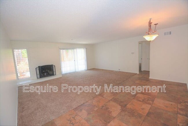 2235 Camilar Dr in Camarillo, CA - Building Photo - Building Photo