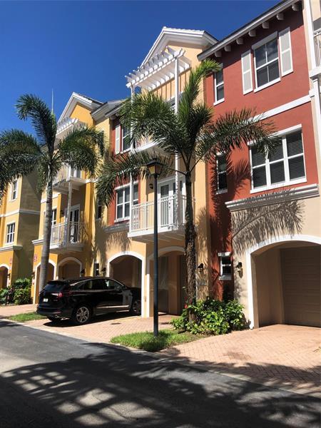 2335 Vintage Dr in Lighthouse Point, FL - Building Photo