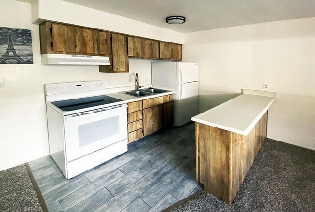 property at 1945 W Sweetwater Ave